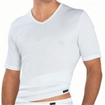 Calida Noblesse T-Shirt. Kaunis, v-kaula-aukollinen t-paita aluspaidaksi tai sellaisenaan pidettäväksi.

